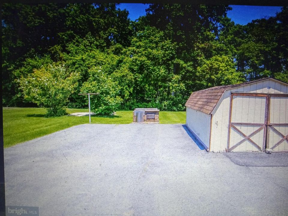 2nd image of 4906 Ridge Rd