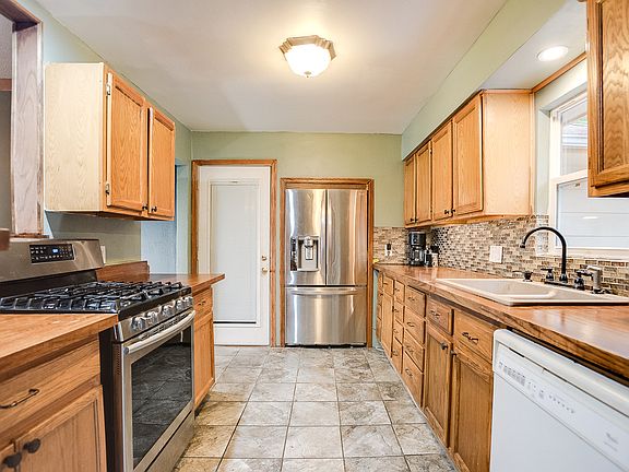 4th image of 7516 Arthur St NE