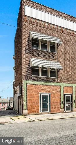 725 E Market St Photo 1