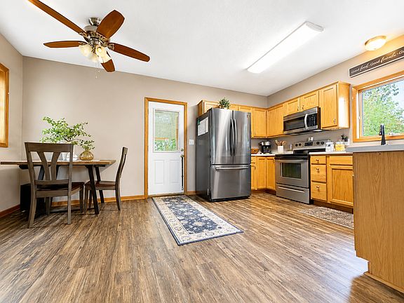 3rd image of 908 E Main St