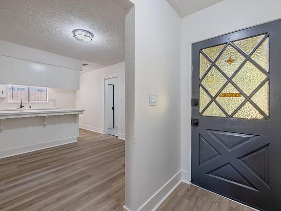 4th image of 988 Laurel Avenue