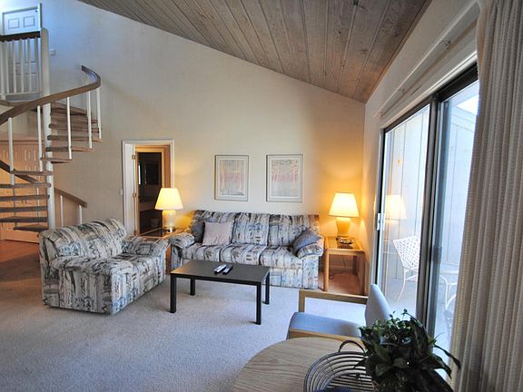 2nd image of 121 Eagle Ct #121