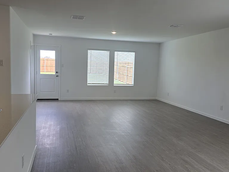 7916 Rutherford Ln — Photo 21