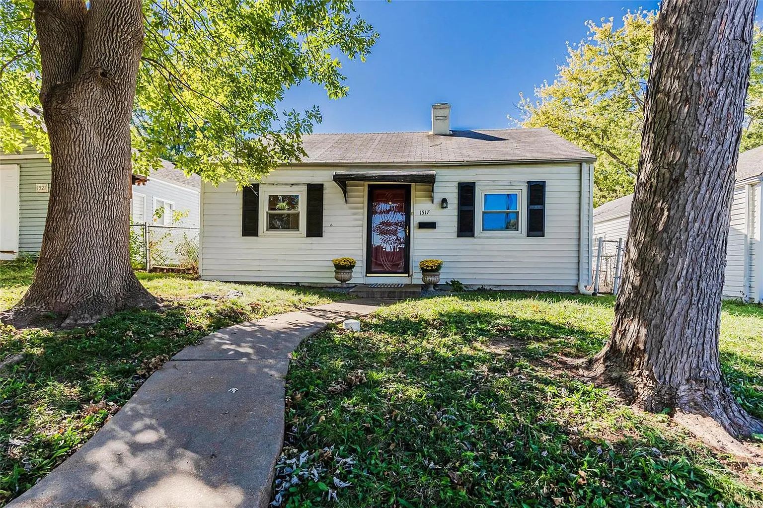 1517 Kraft St photo 1