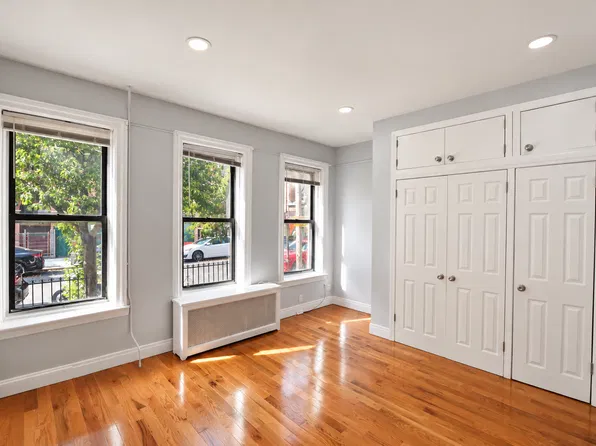 161 East 52nd Street image 1 of 7