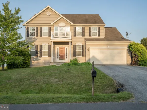 159 Calvert Cir, Bunker Hill, WV 25413