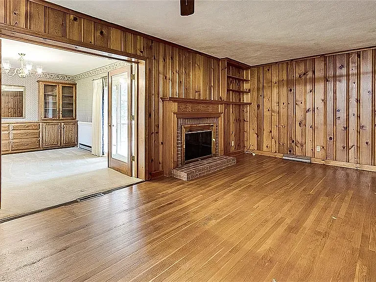 223 Rich Ave — Photo 5