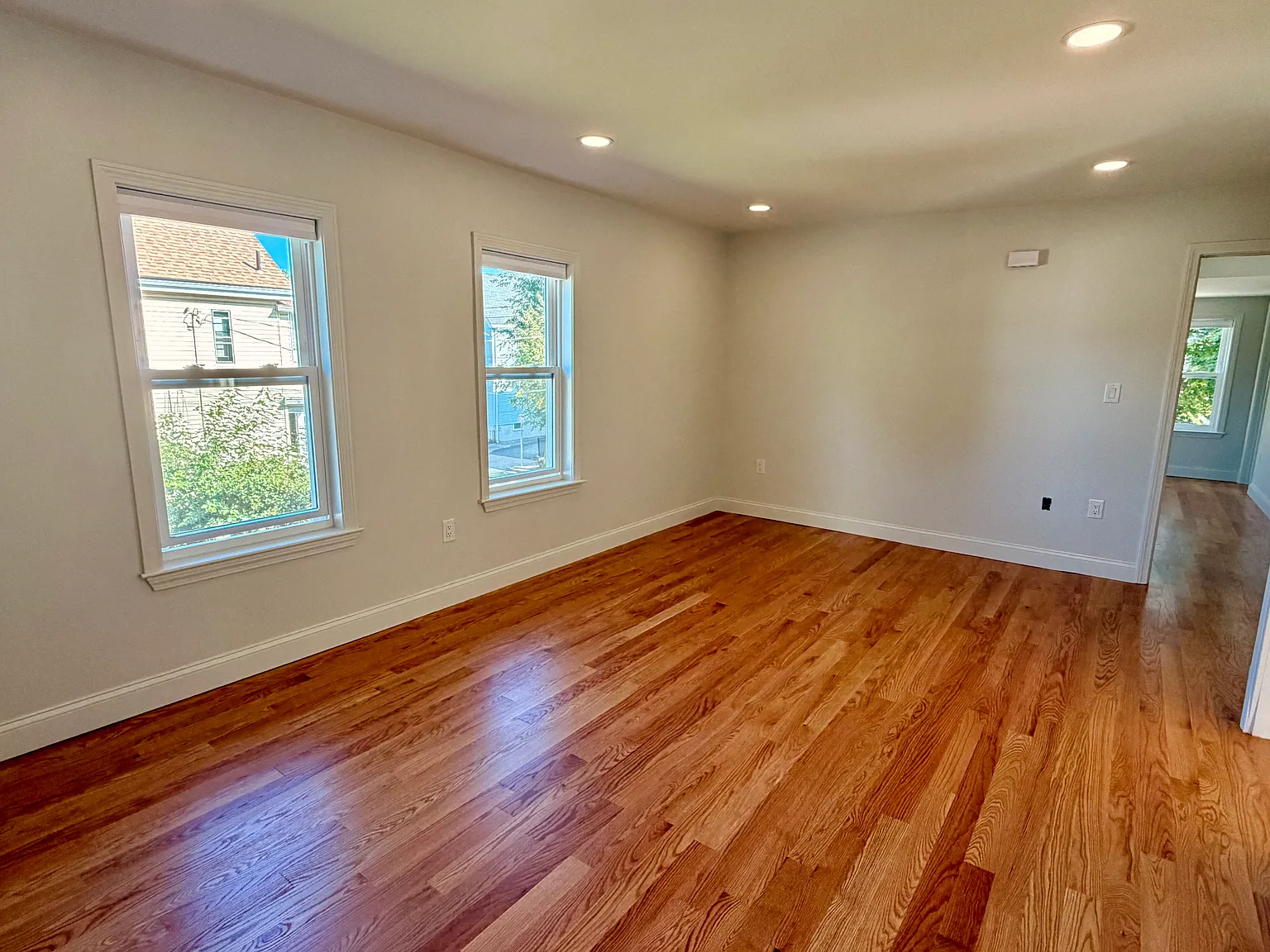 4 bed, 1400 sqft, $4,000 — Photo 4