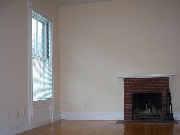 5th image of 234 Bowen St APT 1