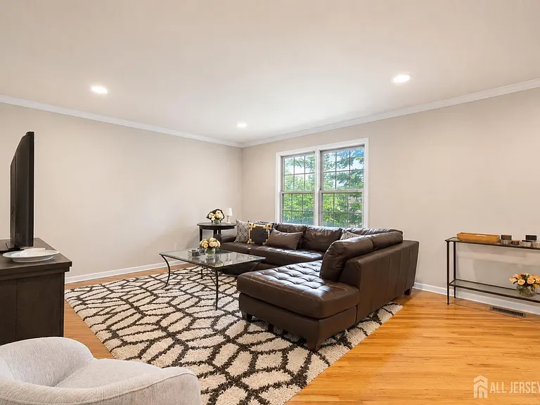812 Columbus Ave — Photo 38