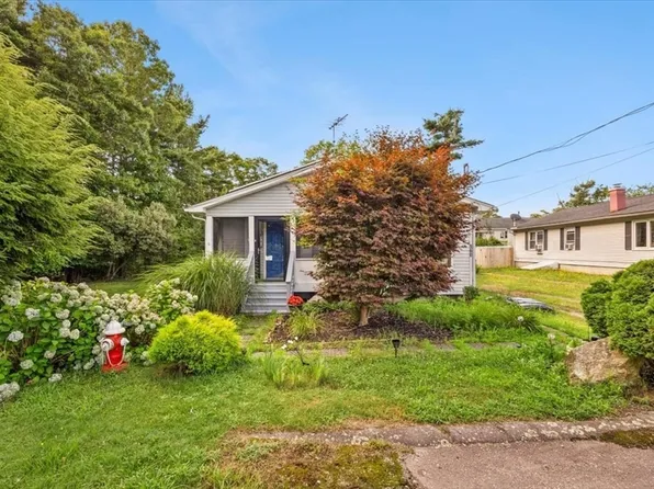 960 Norfolk St, New Bedford, MA 02745