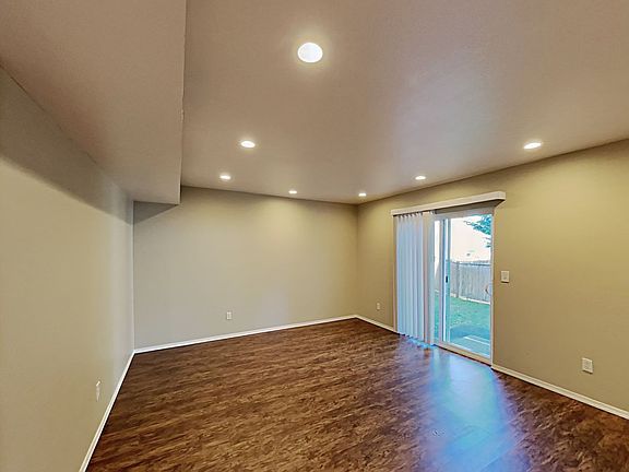 5th image of 7907 58th Pl NE