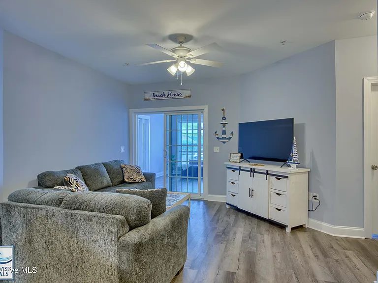 300 Gateway Dr #320 — Photo 8