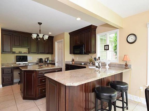 2nd image of 1591 Fairway Cir