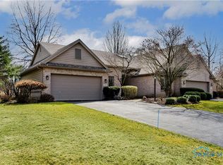 31 Walnut Creek Dr, Holland, OH