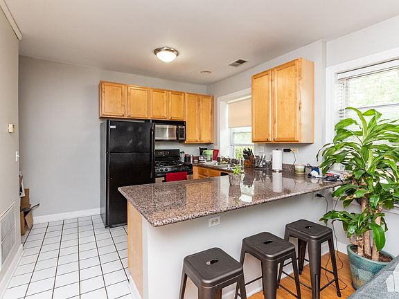 4th image of 4201 N Sawyer Ave #3C