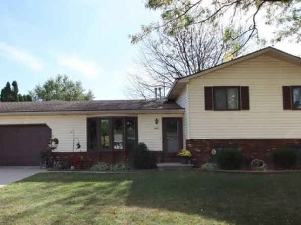 1516 Villa Park Dr, Oshkosh, WI 54904