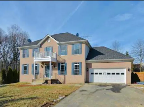 10639 West Dr, Fairfax, VA 22030