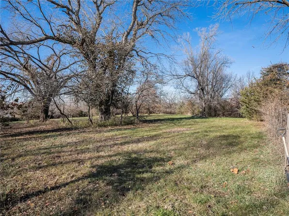 2028 E 129th St, Kansas City, MO 64146