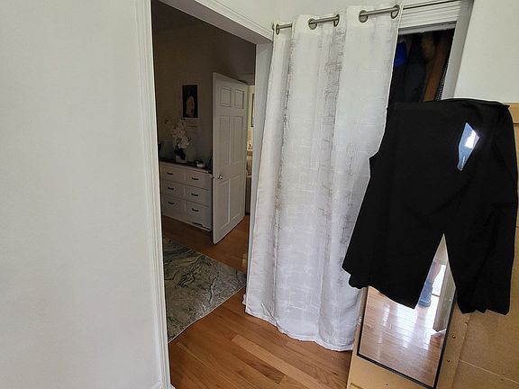 4th image of 809 Warren Ave