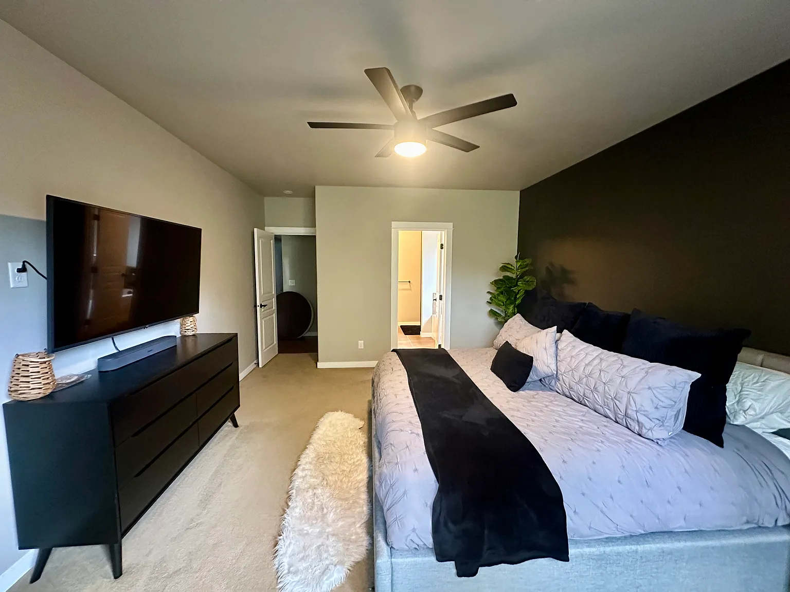 3 bed, 1979 sqft, $3,500 — Photo 4