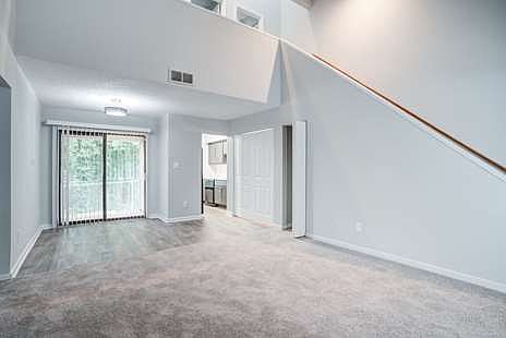 4th image of 100 Vanderbilt Ln #E53cf59ad