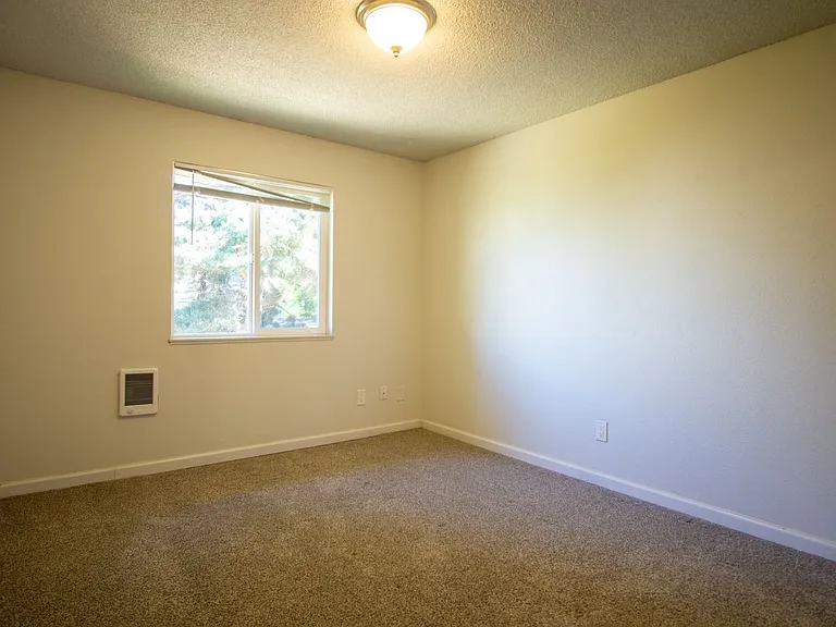 12155 SW Spur Ct #D — Photo 13