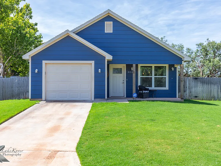 3233 Ann Arbor Ln — Photo 1