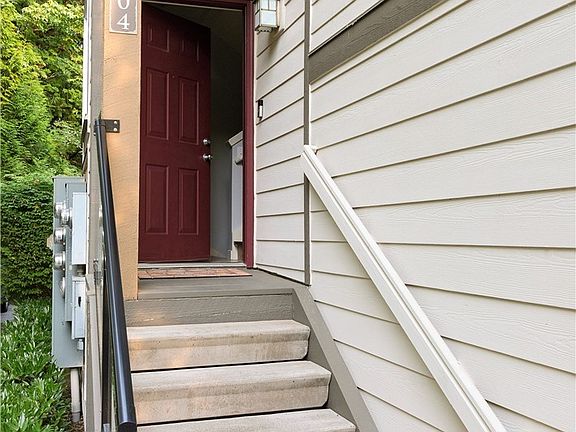 3rd image of 21304 SE 42nd Pl