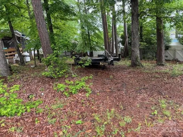 143 Hollywood Cir, Mount Gilead, NC 27306