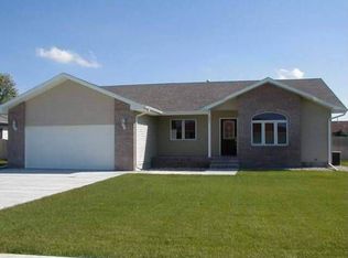 4047 Indianhead Dr, Grand Island, NE 68803