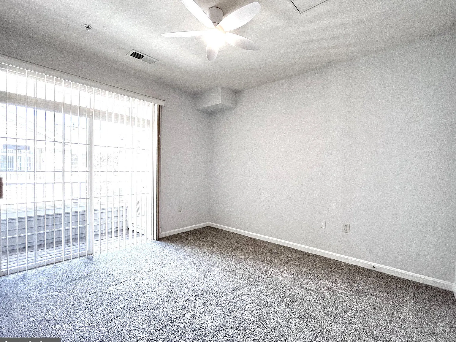 2 bed, 2.0 bath, 1040 sqft, $2,600 — Photo 3