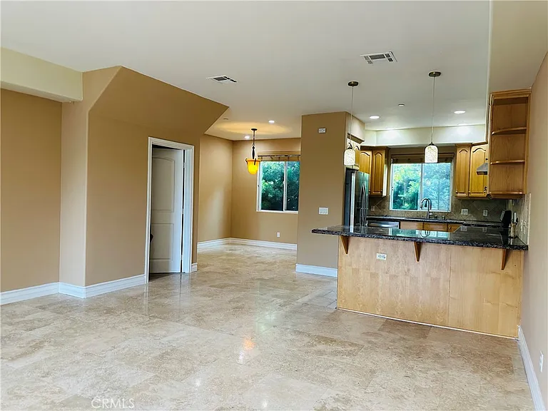 5555 Carpenter Ave #4 — Photo 7