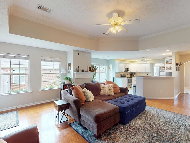 629 Linden Ln — Photo 13