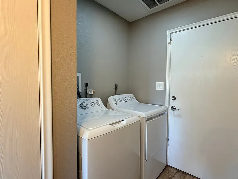 2303 S Cottonwood Dr — Photo 15
