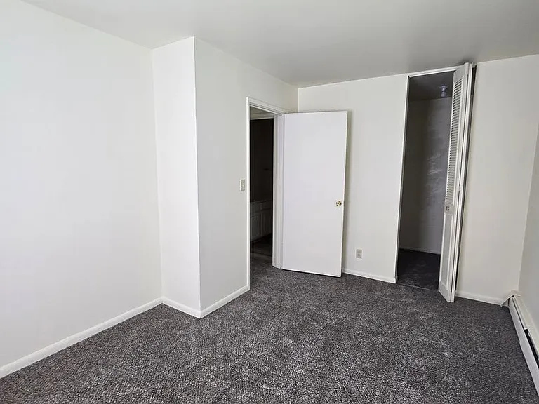 Mulford Park Apartments — Photo 42