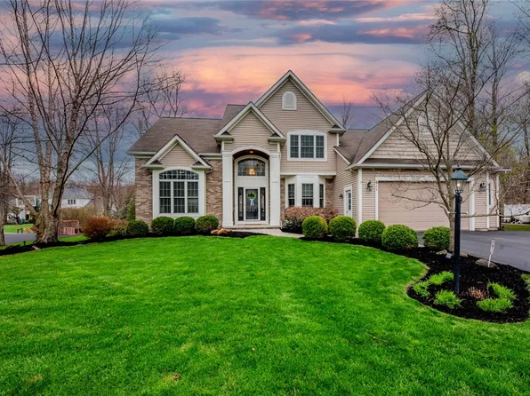 611 Brookstone Bnd, Webster, NY 14580