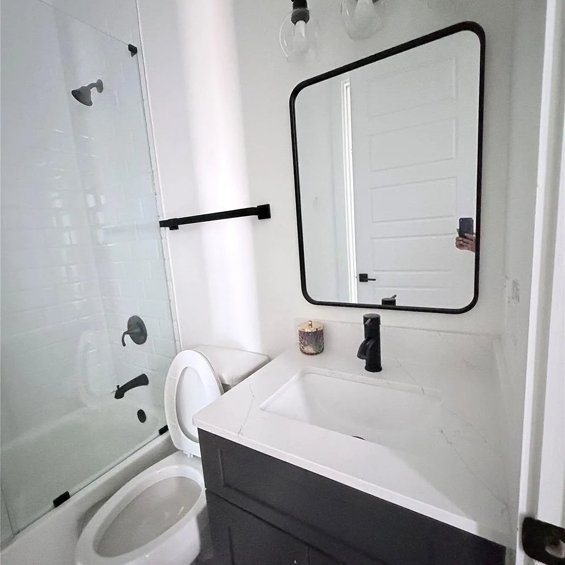 3 bed, 3.5 bath, 1940 sqft, $3,450 — Photo 3