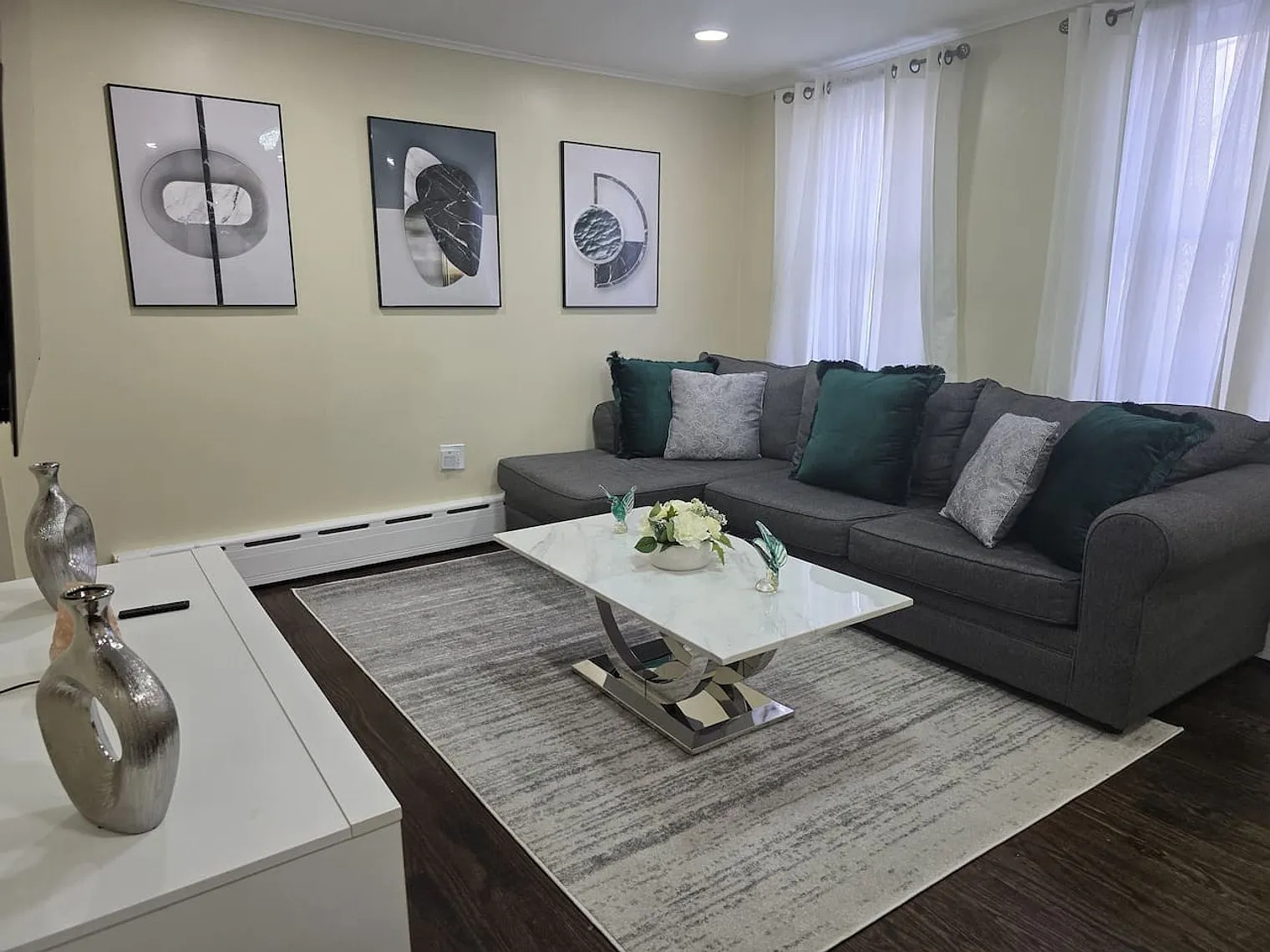 2 bed, 1.0 bath, $9,631 — Photo 1