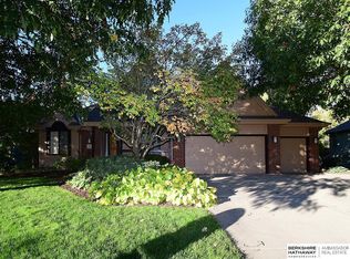 1301 Reeves Dr, Papillion, NE 68065
