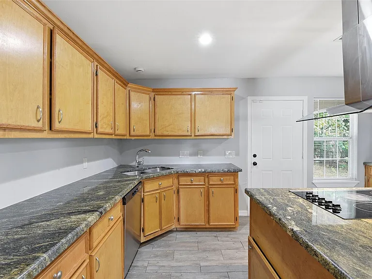 6203 Gaston St — Photo 10