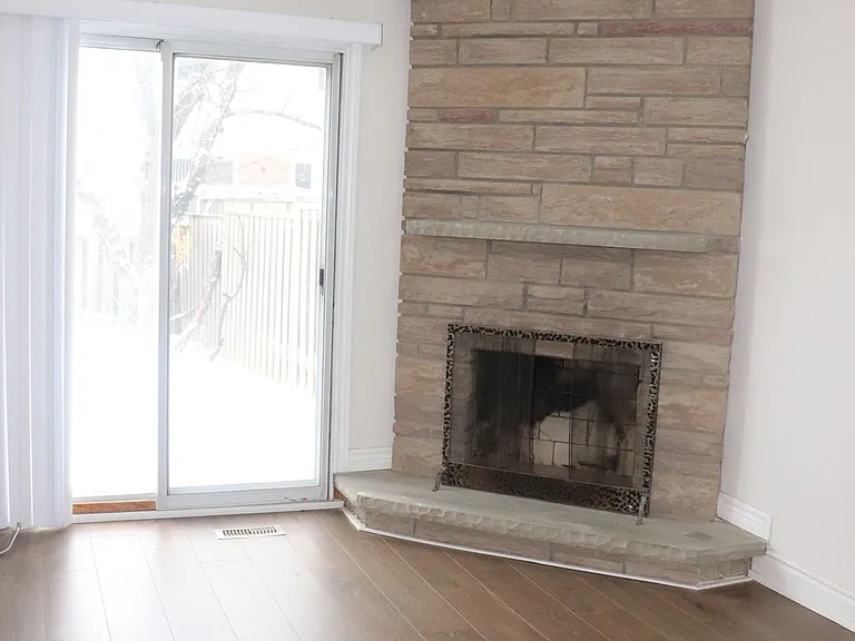 122 Copperwood Sq — Photo 9