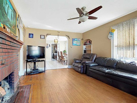 3rd image of 22 Woodside Ave