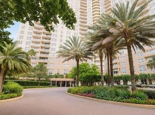 Turnberry On The Green, Aventura, FL 33180