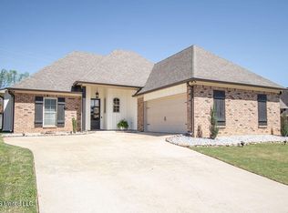 218 Grace Dr, Flowood, MS 39232