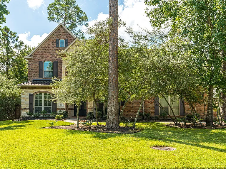 110 S Veilwood Cir — Photo 2
