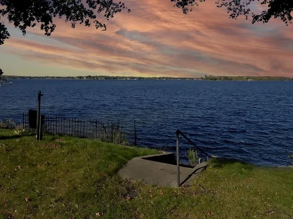 21560 Fairview St, Greenwood, MN 55331