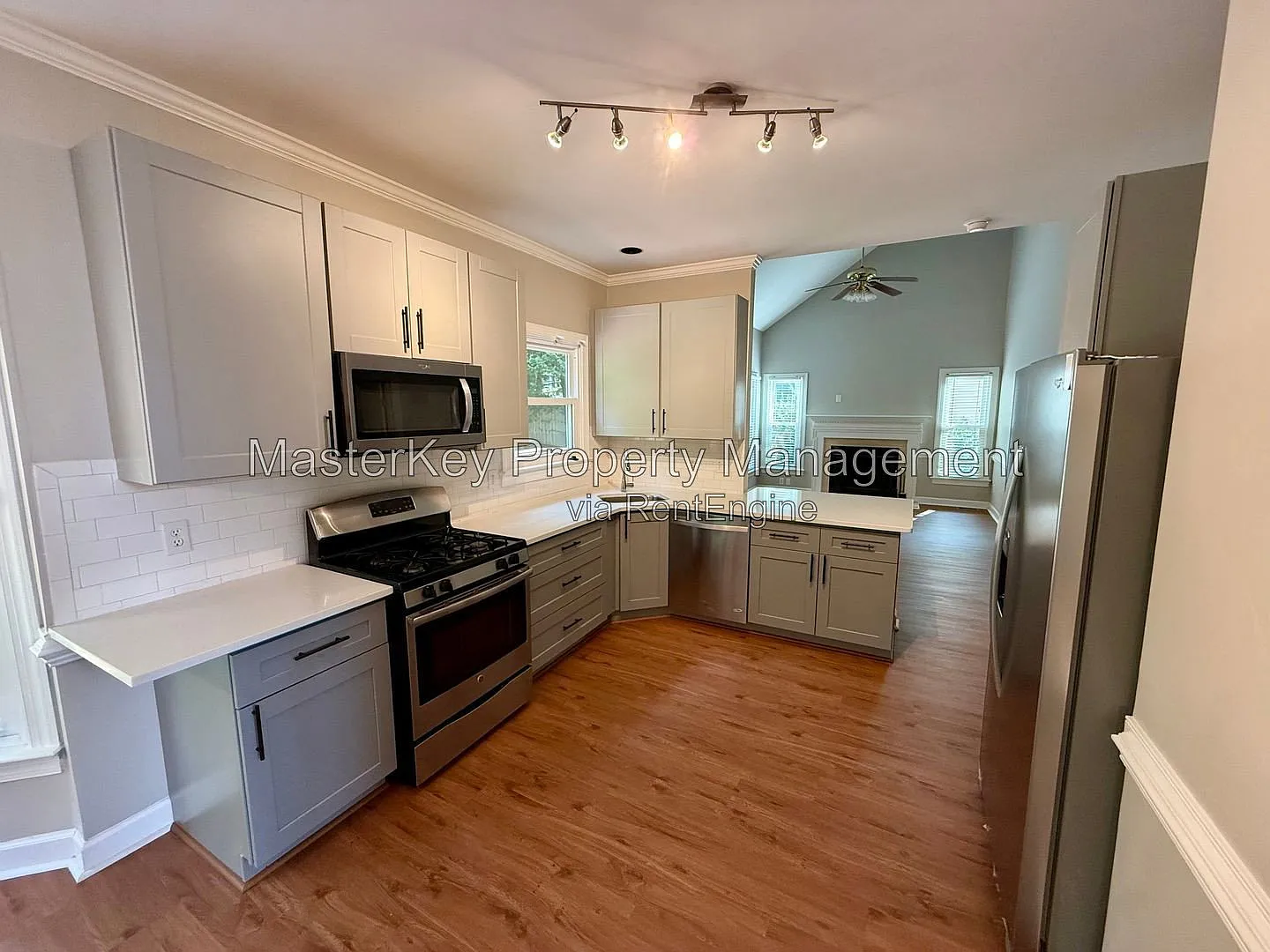 5 bed, 3.0 bath, 2704 sqft, $2,895 — Photo 2