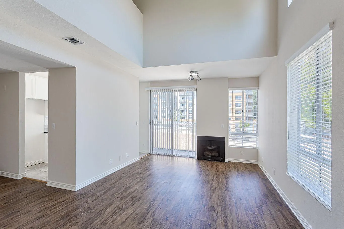3 bed, $2,695 — Photo 3