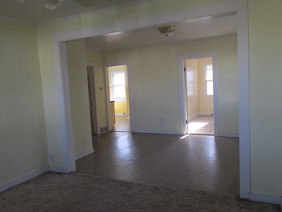 3rd image of 1104 E 6th St